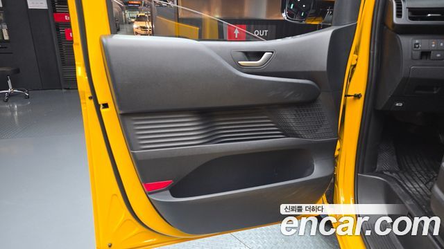 Hyundai Staria 2025 — photo 14