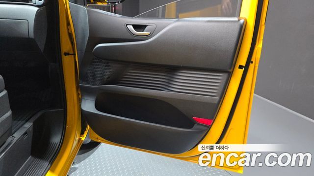 Hyundai Staria 2025 — photo 15