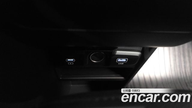 Hyundai Staria 2025 — photo 33