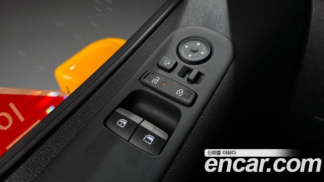 Hyundai Staria 2025 — photo 35