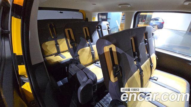 Hyundai Staria 2025 — photo 36