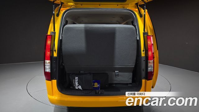 Hyundai Staria 2025 — photo 42