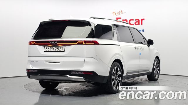 Kia Canival 2023 — photo 2