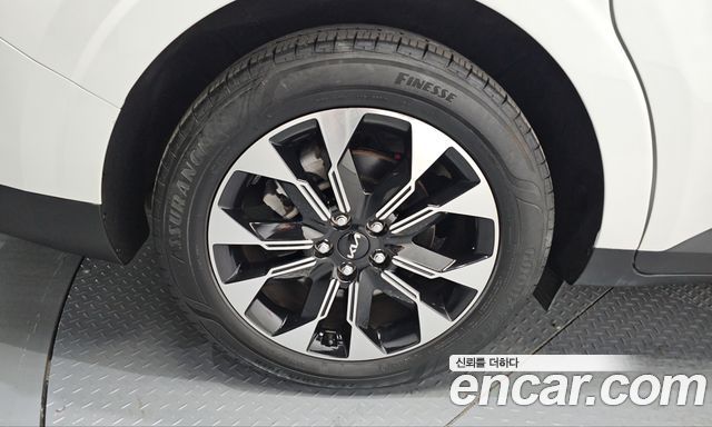 Kia Canival 2023 — photo 5