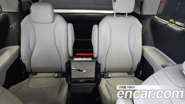 Kia Canival 2023 — photo 17
