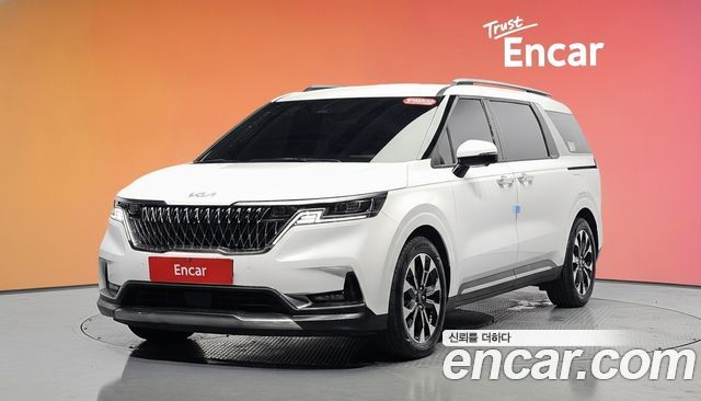 Kia Canival 2023 — photo 1