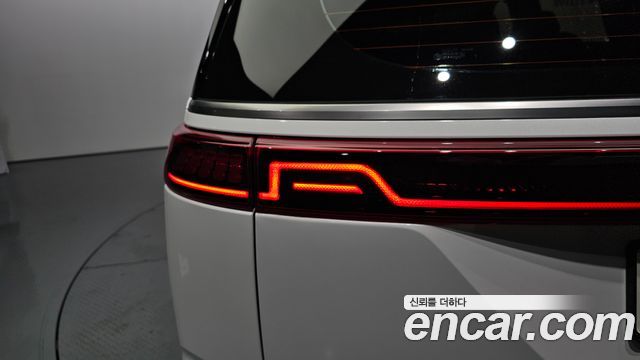Kia Canival 2023 — photo 9