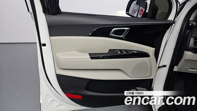 Kia Canival 2023 — photo 14