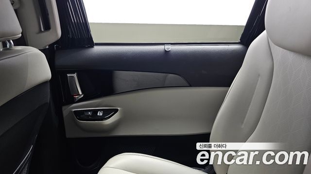Kia Canival 2023 — photo 15