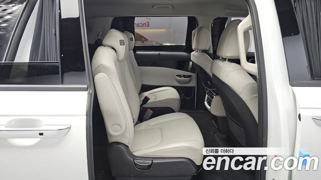 Kia Canival 2023 — photo 16