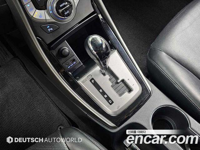Hyundai AVANTE 2013 — photo 9