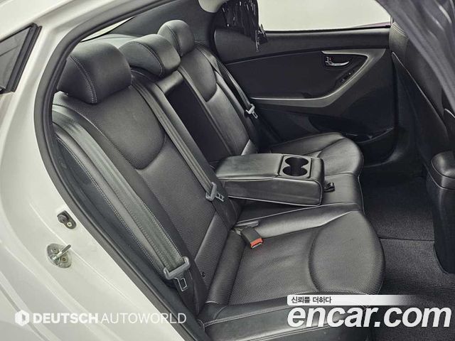 Hyundai AVANTE 2013 — photo 12