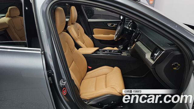 Volvo S60 2020 — photo 13