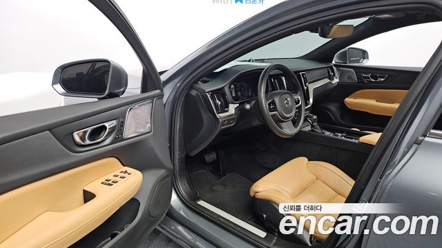 Volvo S60 2020 — photo 17