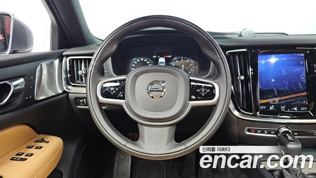 Volvo S60 2020 — photo 18