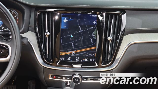 Volvo S60 2020 — photo 19