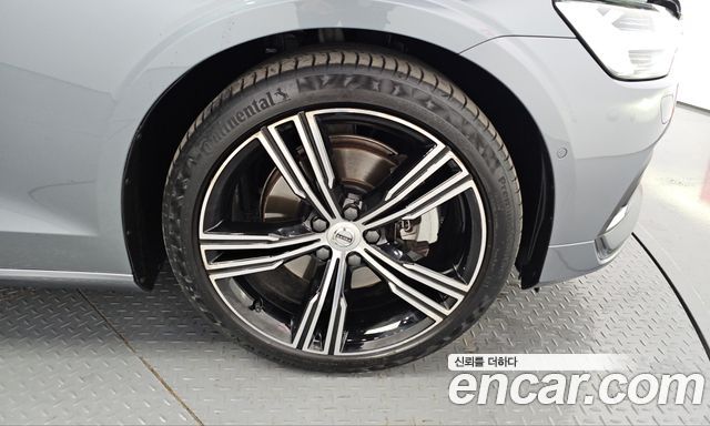 Volvo S60 2020 — photo 7