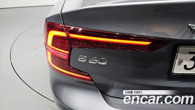 Volvo S60 2020 — photo 9