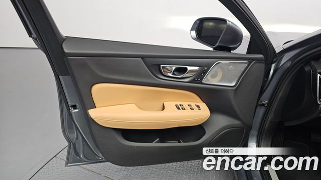 Volvo S60 2020 — photo 14