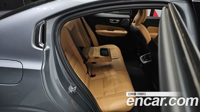 Volvo S60 2020 — photo 16