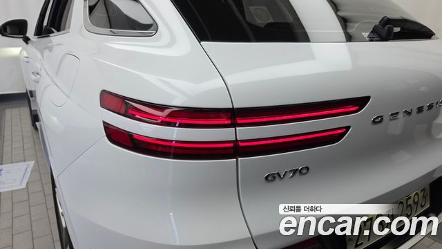 Genesis GV70 2024 — photo 9
