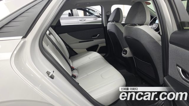 Hyundai AVANTE 2023 — photo 18
