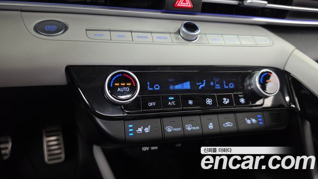 Hyundai AVANTE 2023 — photo 32