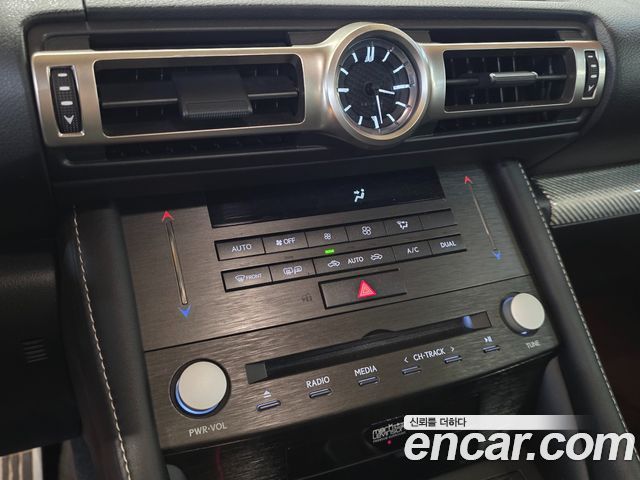 Lexus RC 2020 — photo 12