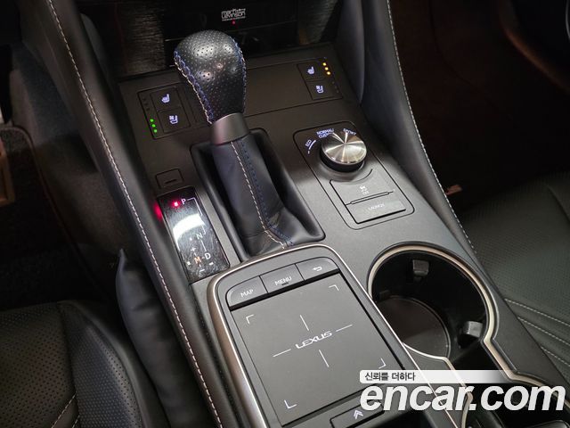 Lexus RC 2020 — photo 13
