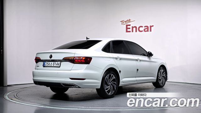 Volkswagen Jetta 2021 — photo 2