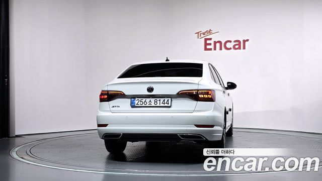 Volkswagen Jetta 2021 — photo 4