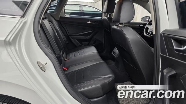 Volkswagen Jetta 2021 — photo 12