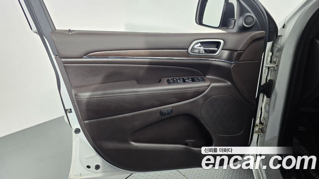 Jeep Cherokee 2018 — photo 14
