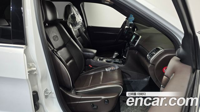Jeep Cherokee 2018 — photo 16