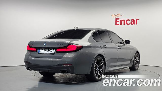 BMW 5-Series 2022 — photo 2