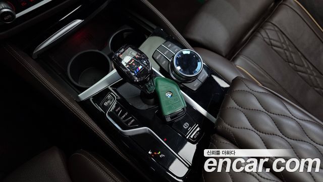 BMW 5-Series 2022 — photo 9