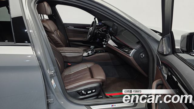 BMW 5-Series 2022 — photo 11