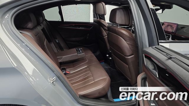 BMW 5-Series 2022 — photo 12