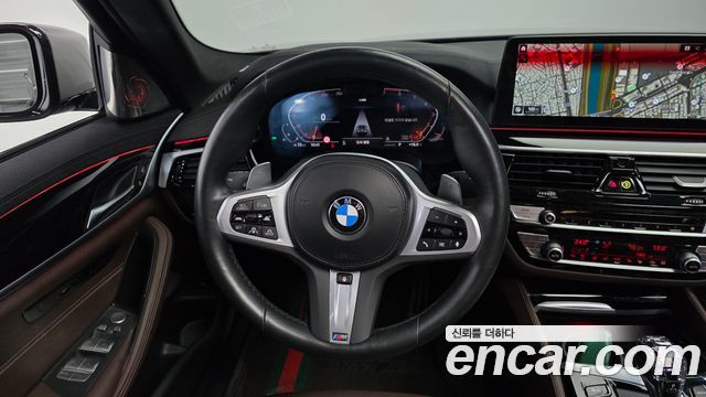 BMW 5-Series 2022 — photo 13