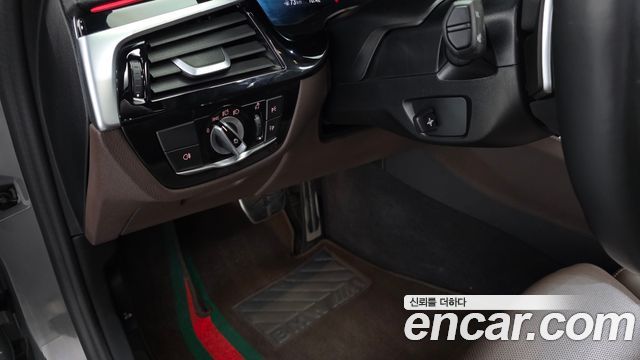 BMW 5-Series 2022 — photo 14