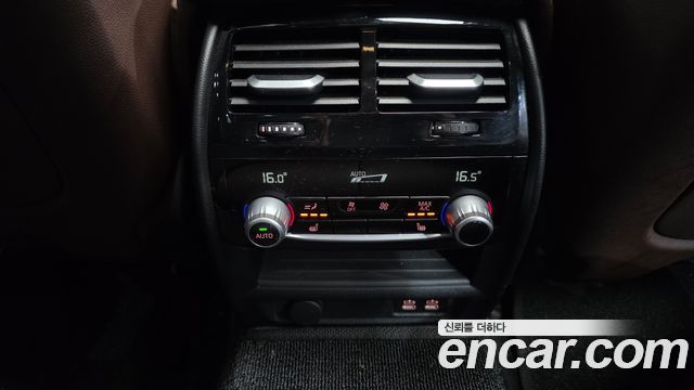 BMW 5-Series 2022 — photo 18