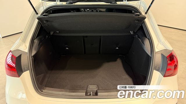 Mercedes-Benz A-Class 2025 — photo 10