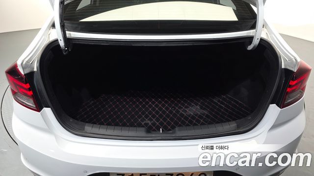 Hyundai AVANTE 2020 — photo 18