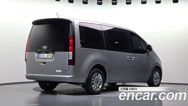 Hyundai Staria 2025 — photo 2