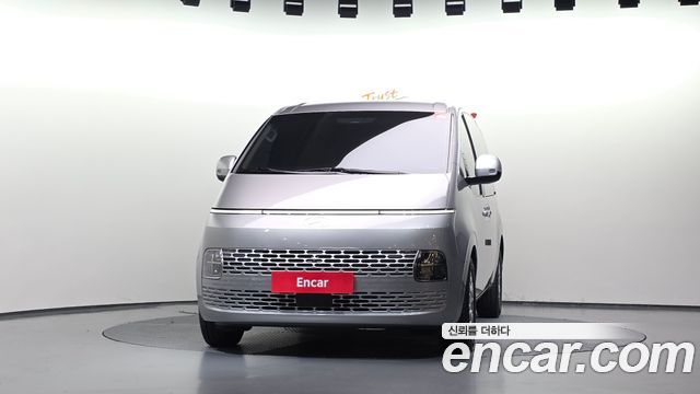 Hyundai Staria 2025 — photo 3