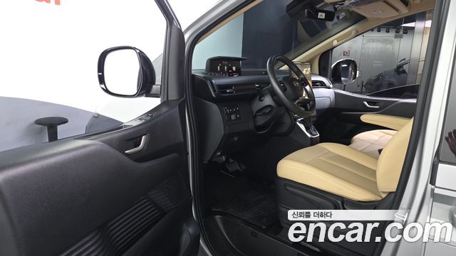 Hyundai Staria 2025 — photo 13