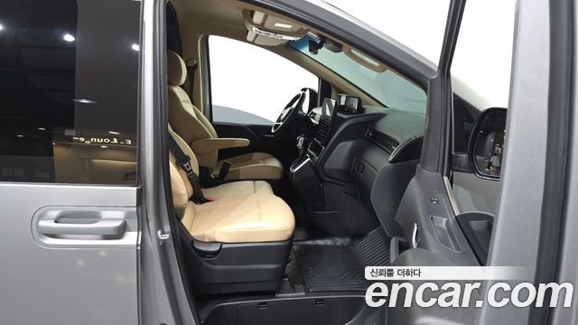 Hyundai Staria 2025 — photo 17