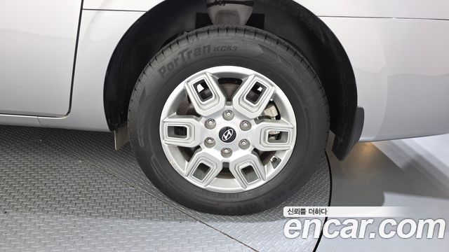 Hyundai Staria 2025 — photo 7