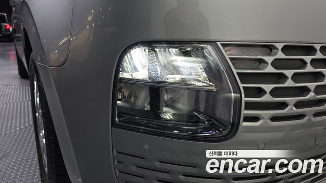 Hyundai Staria 2025 — photo 8