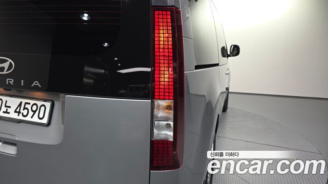 Hyundai Staria 2025 — photo 9